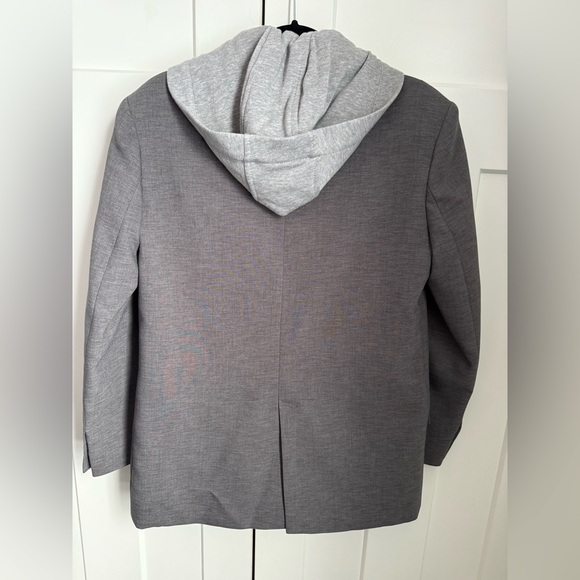 NWOT Zara hooded blazer with a contrasting grey plush fabric hood. S fits large. - Picture 6 of 7
